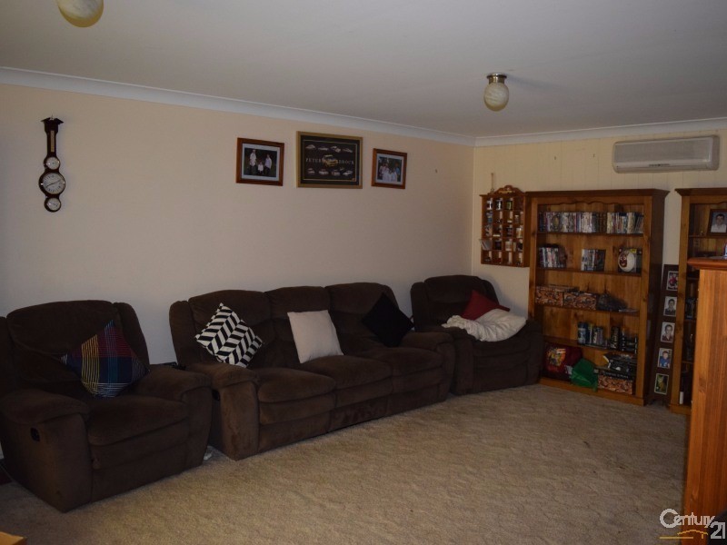 11 Bowditch Crescrent, Parkes NSW 2870