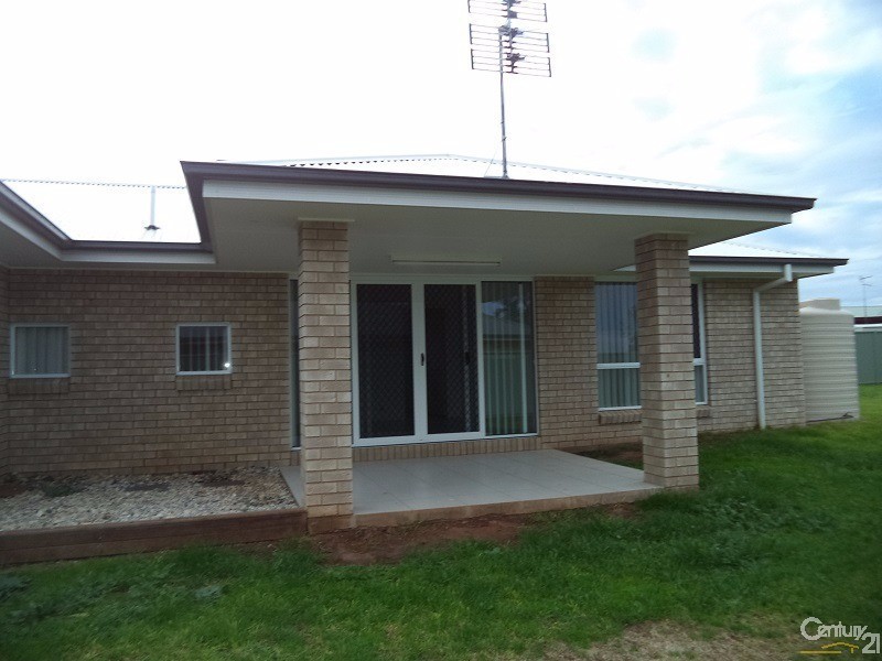 12 Warragrah Place, Parkes NSW 2870
