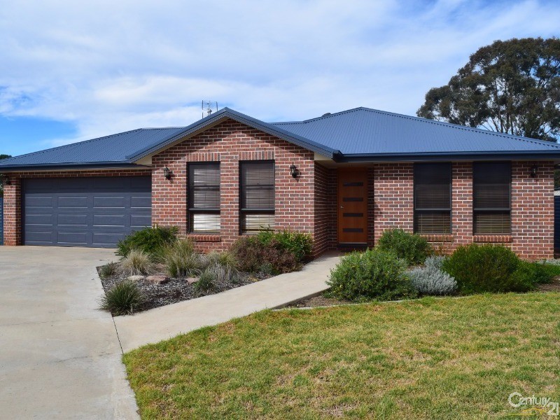 9 Mossgiel Close, Parkes NSW 2870