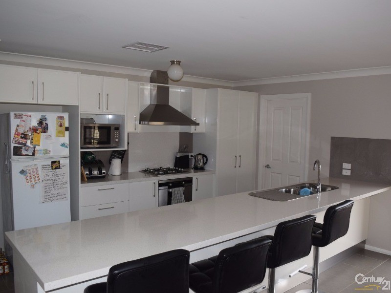 9 Mossgiel Close, Parkes NSW 2870