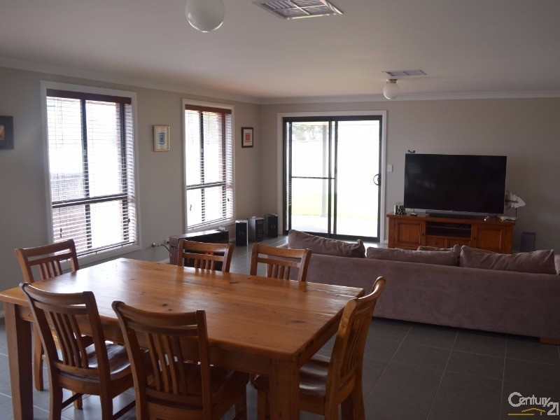 9 Mossgiel Close, Parkes NSW 2870