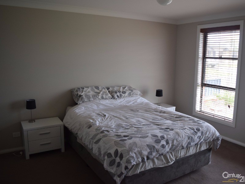 9 Mossgiel Close, Parkes NSW 2870
