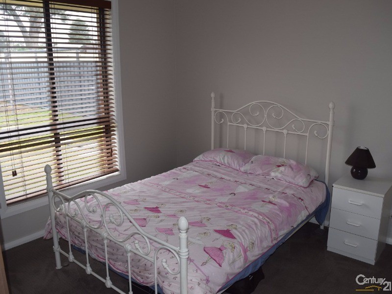 9 Mossgiel Close, Parkes NSW 2870