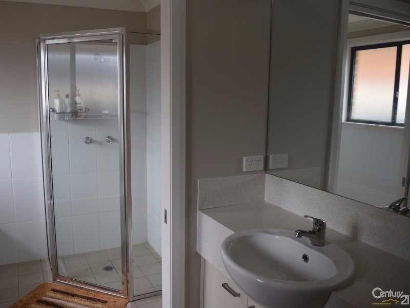 9 Mossgiel Close, Parkes NSW 2870