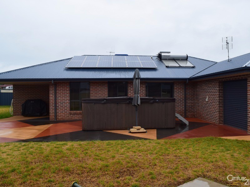 9 Mossgiel Close, Parkes NSW 2870