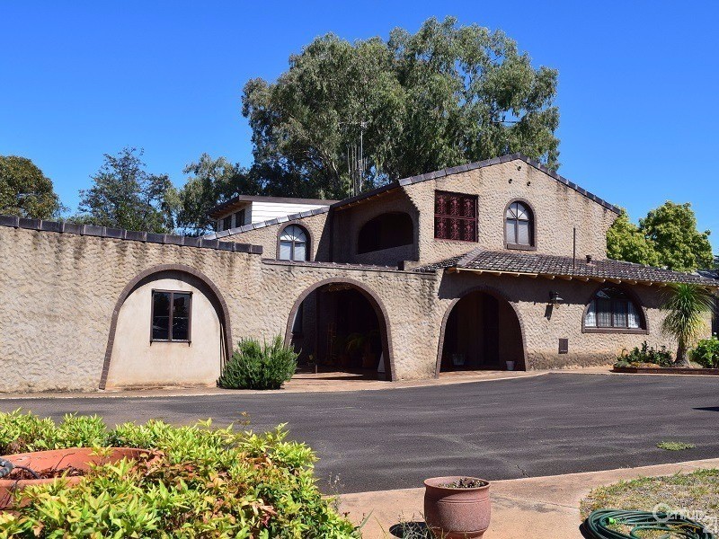 11-12 Elouera Place, Parkes NSW 2870