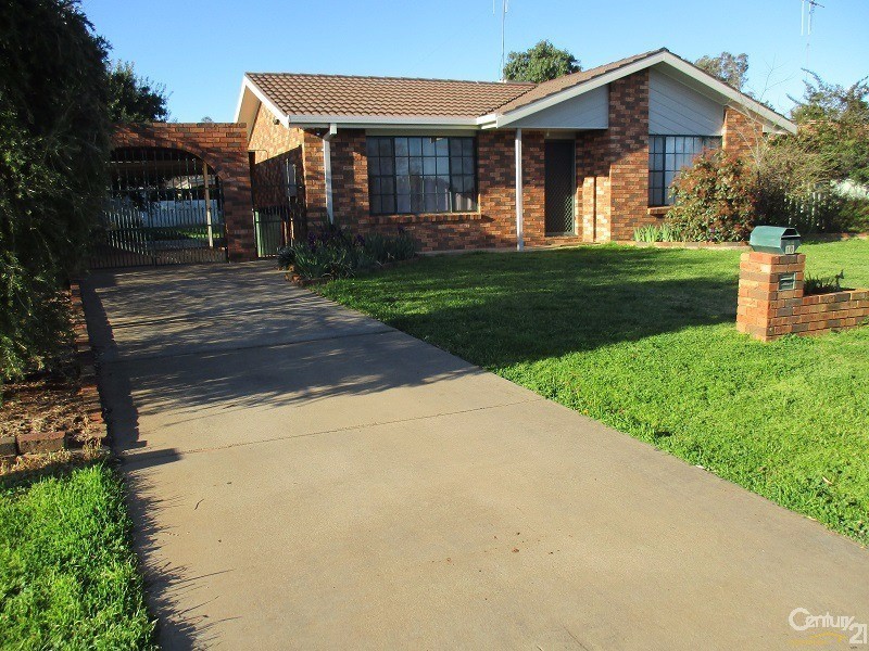 10 Ebelina Crescent, Parkes NSW 2870