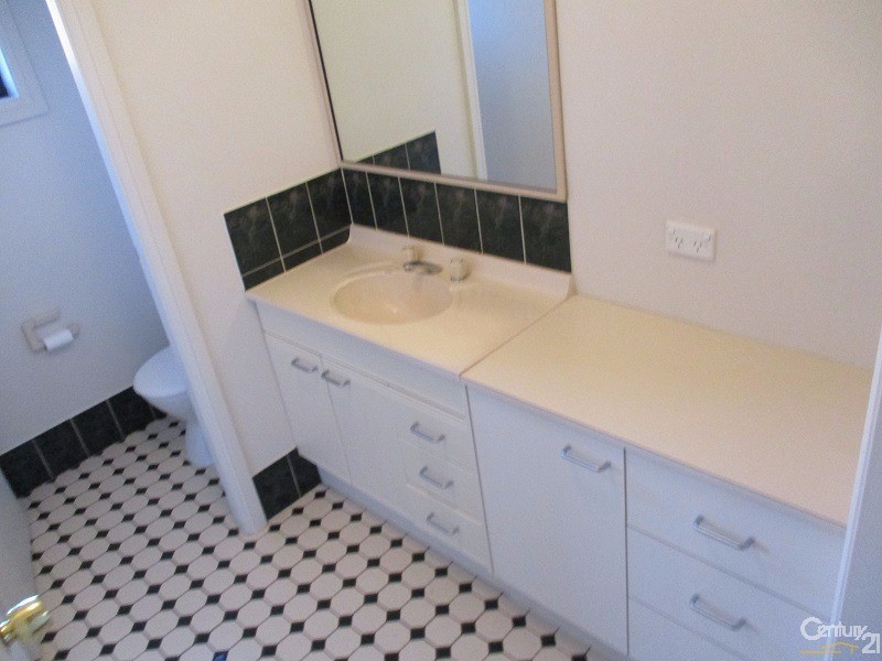 10 Ebelina Crescent, Parkes NSW 2870