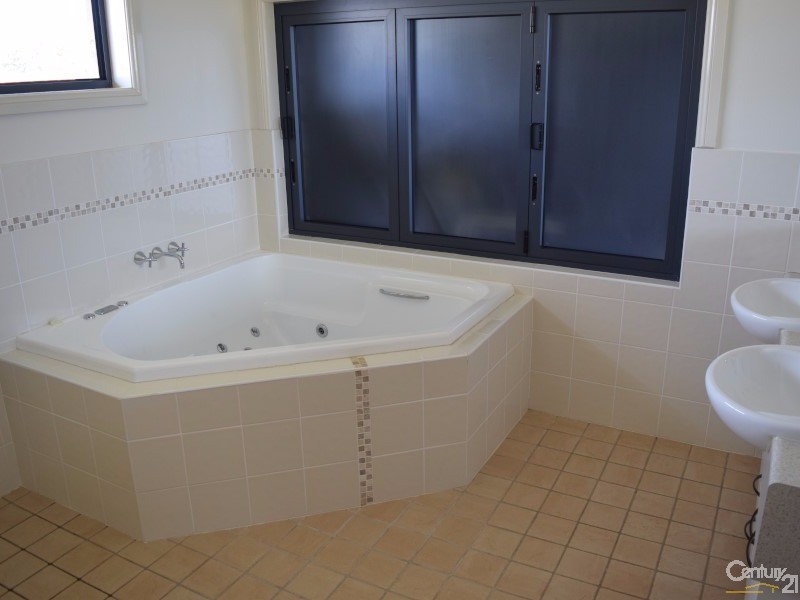 18  Vaucluse Place, Parkes NSW 2870