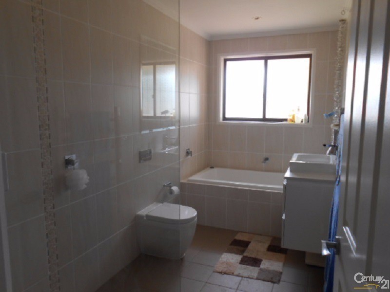 33 Kelly Road, Parkes NSW 2870