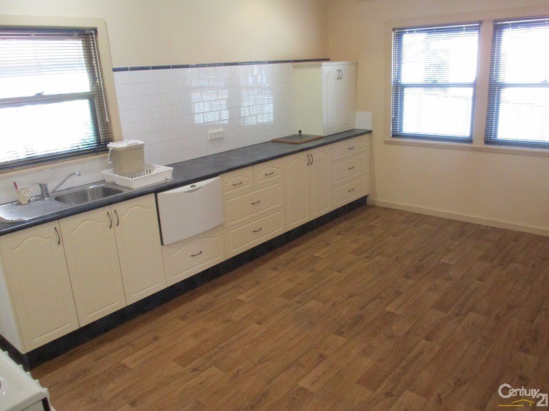 27 Mitchell Street, Parkes NSW 2870