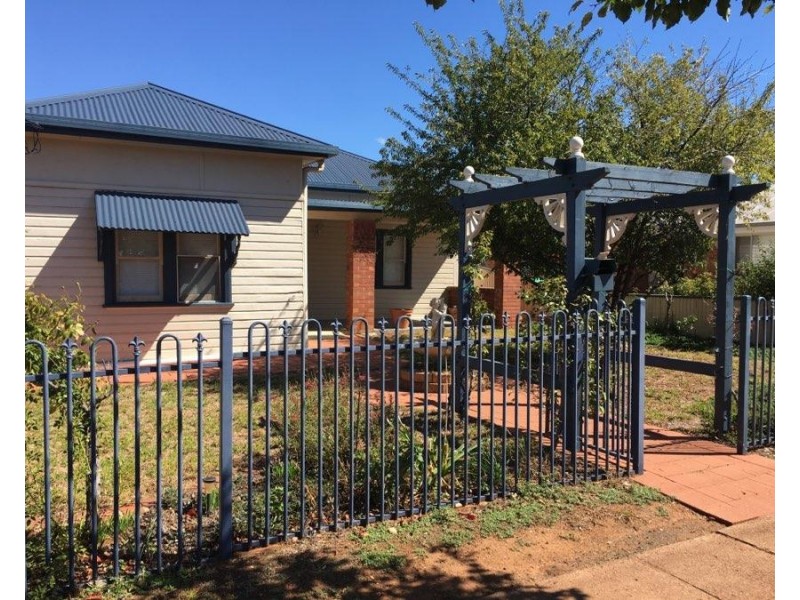 116 Currajong St, Parkes NSW 2870