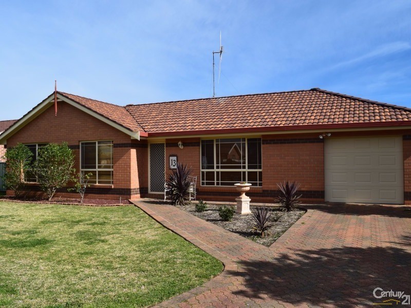 13  Ebelina Crescent, Parkes NSW 2870