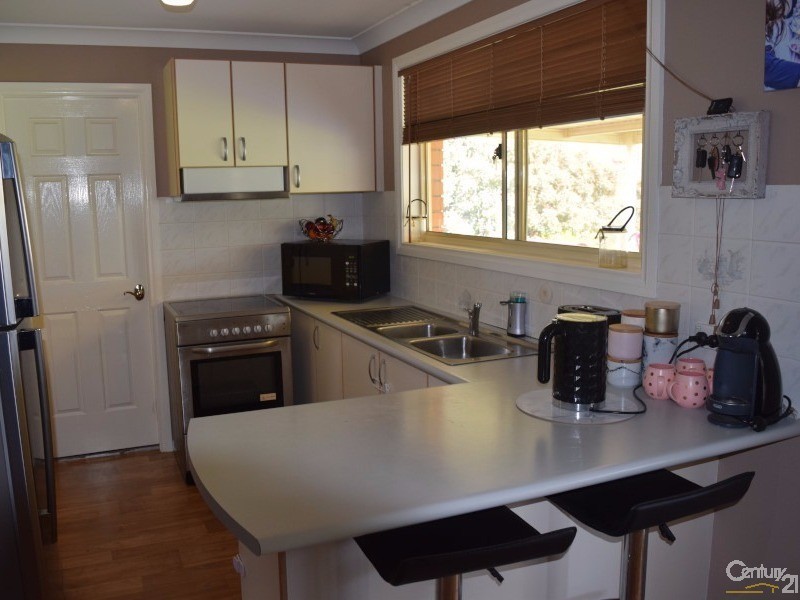 13  Ebelina Crescent, Parkes NSW 2870