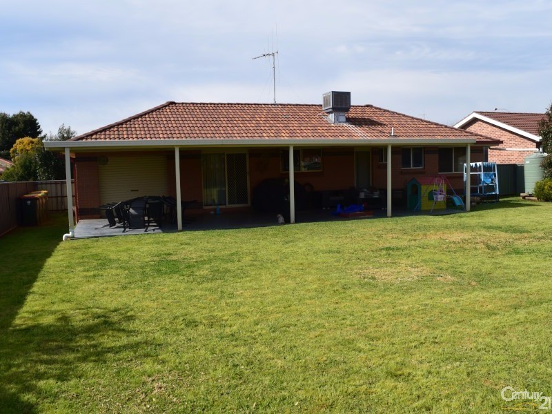 13  Ebelina Crescent, Parkes NSW 2870