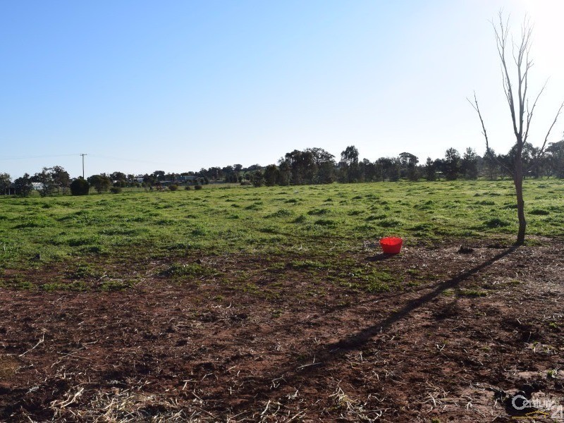 260  Nash Street, Parkes NSW 2870