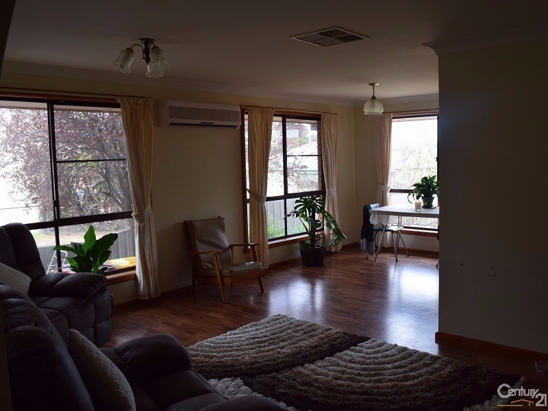 2 Lotus Place, Parkes NSW 2870