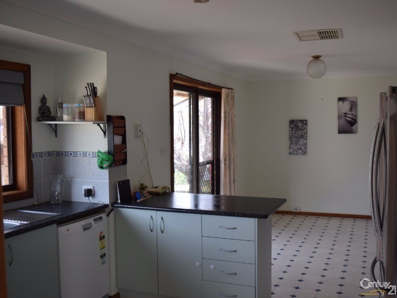 2 Lotus Place, Parkes NSW 2870