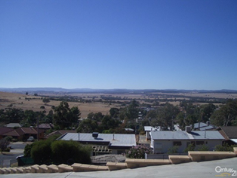 8 Valley View Place, Parkes NSW 2870