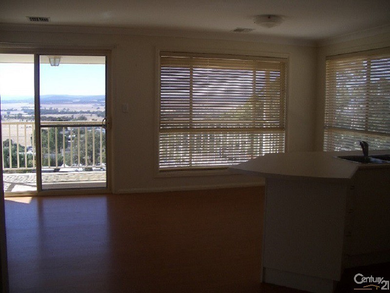 8 Valley View Place, Parkes NSW 2870