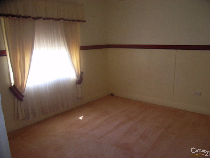 63 Bushman Street, Parkes NSW 2870