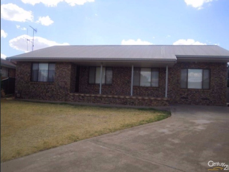 10 Werona Place, Parkes NSW 2870