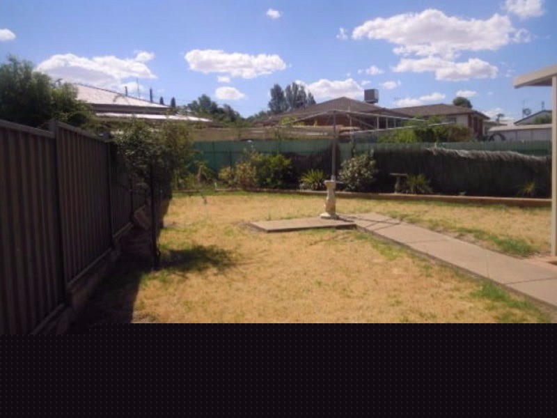 10 Werona Place, Parkes NSW 2870