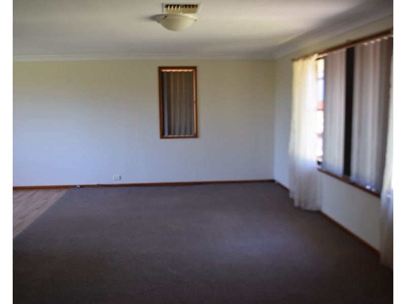 13 Mengarvie Road, Parkes NSW 2870