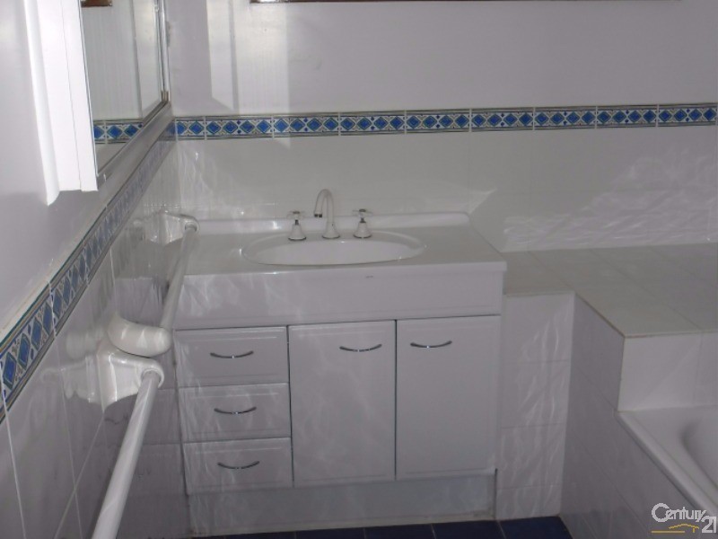 13 Mengarvie Road, Parkes NSW 2870