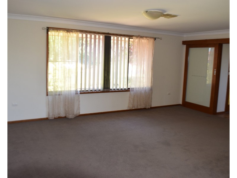 13 Mengarvie Road, Parkes NSW 2870