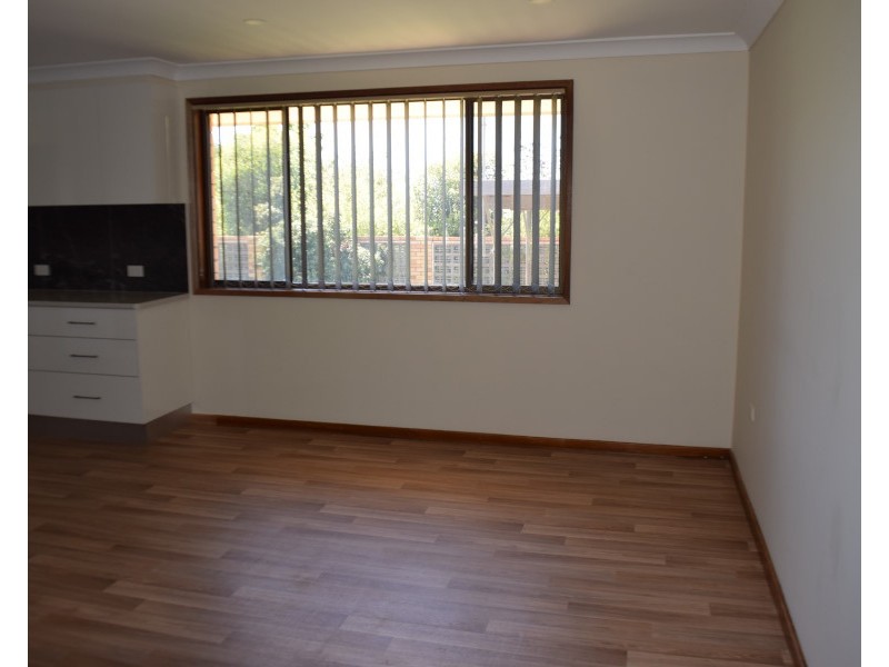 13 Mengarvie Road, Parkes NSW 2870