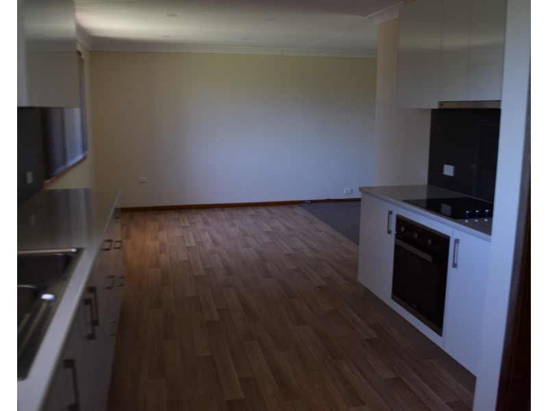 13 Mengarvie Road, Parkes NSW 2870