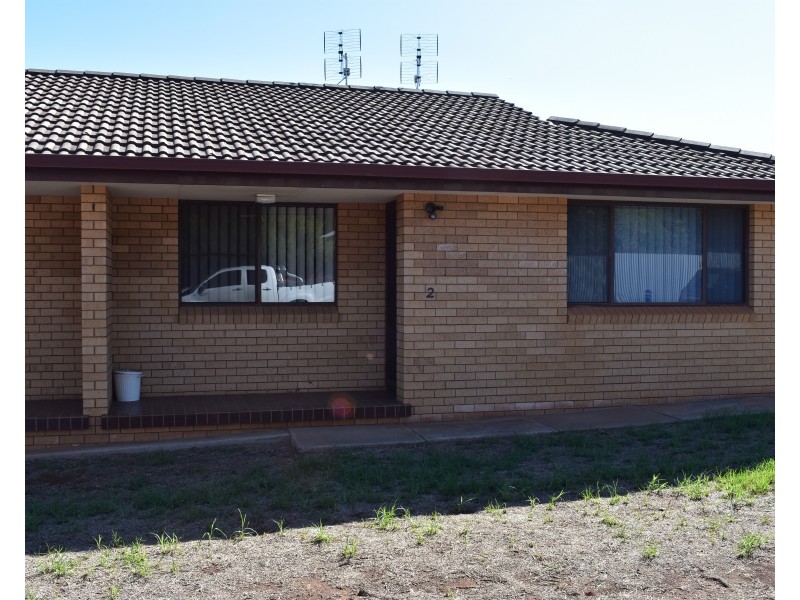 2 Pindari Place, Parkes NSW 2870