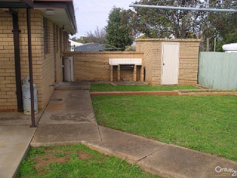 2 Pindari Place, Parkes NSW 2870