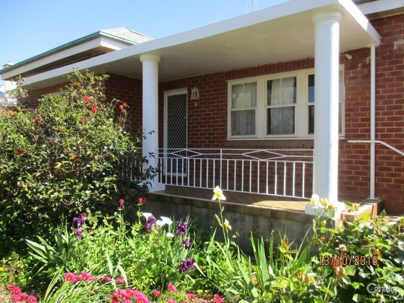 10 Oswin Street, Parkes NSW 2870