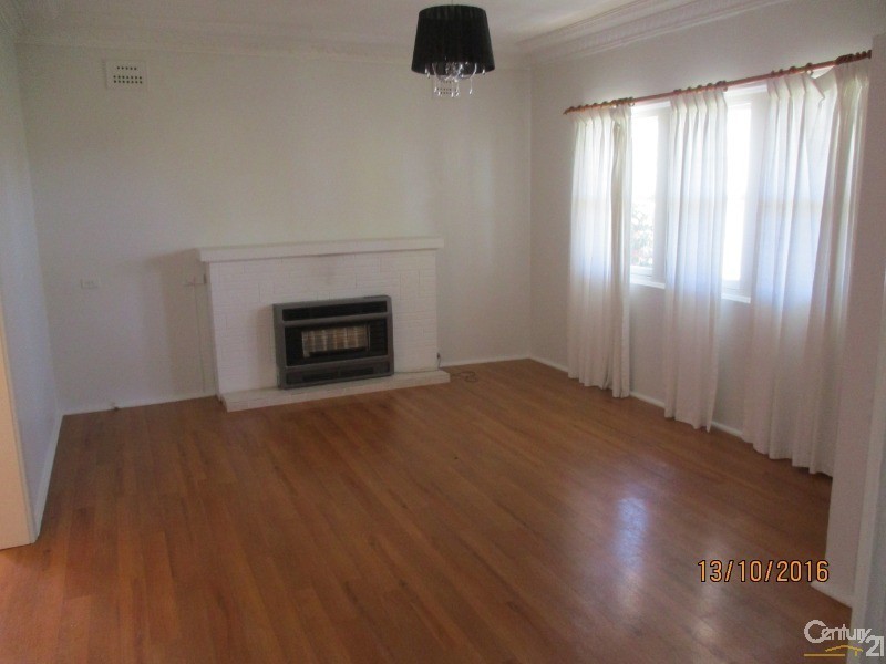 10 Oswin Street, Parkes NSW 2870