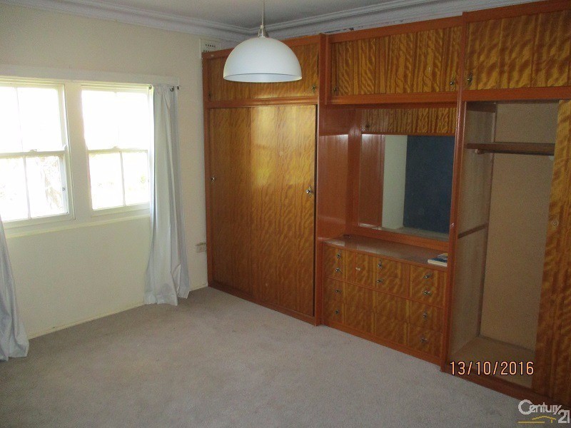 10 Oswin Street, Parkes NSW 2870