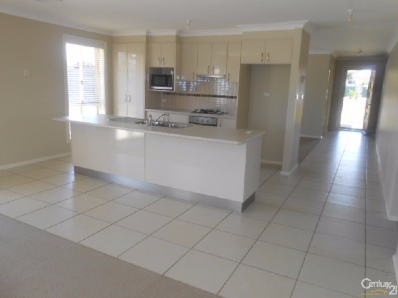 1 Thomas Tom Crescent, Parkes NSW 2870