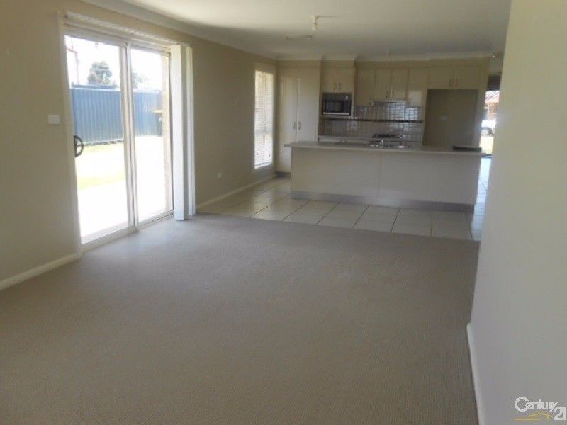 1 Thomas Tom Crescent, Parkes NSW 2870