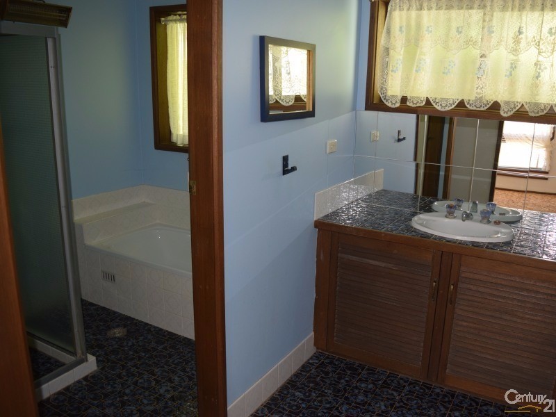 31 Moor Street, Parkes NSW 2870