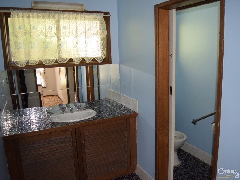 31 Moor Street, Parkes NSW 2870