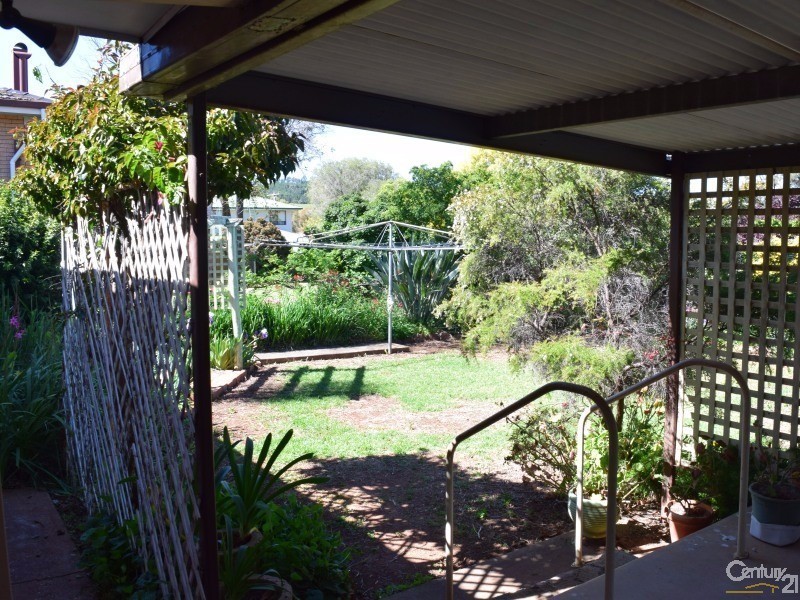 31 Moor Street, Parkes NSW 2870