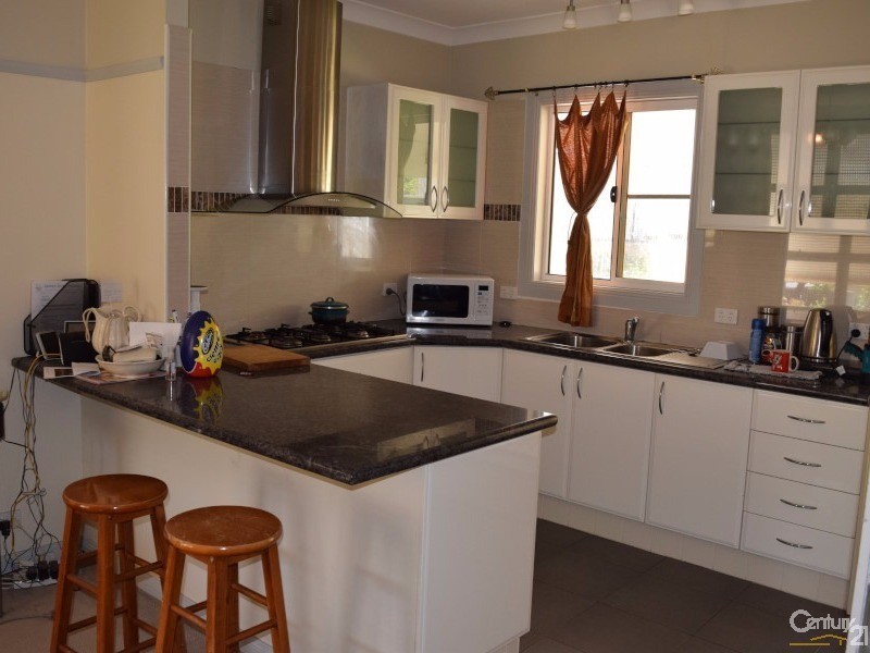 3 Charles Rigg Avenue, Parkes NSW 2870