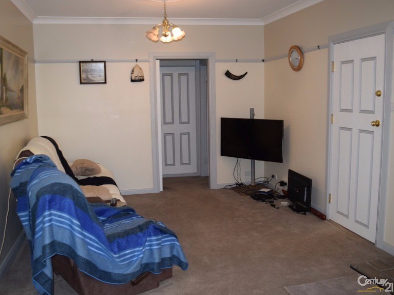 3 Charles Rigg Avenue, Parkes NSW 2870