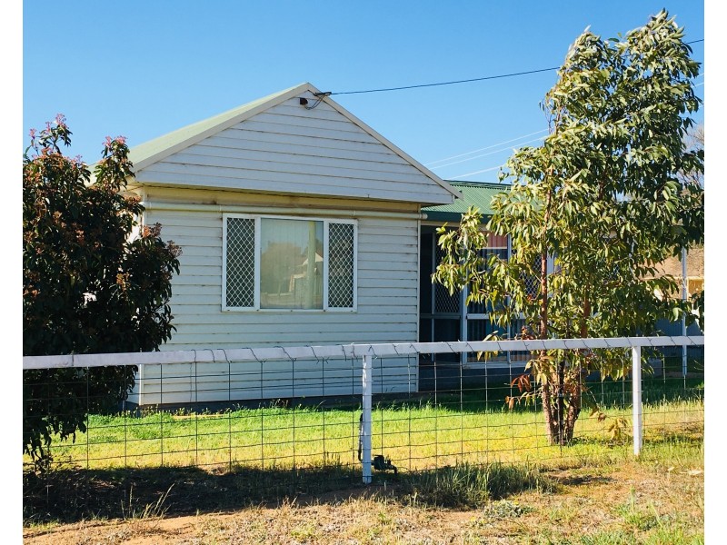 50  Thomas Street, Parkes NSW 2870