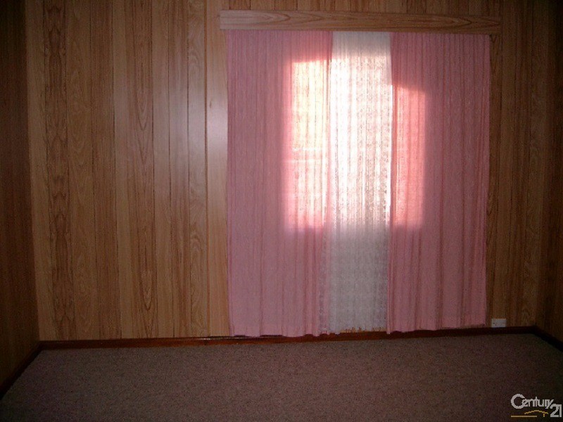 11 Howard Street, Parkes NSW 2870