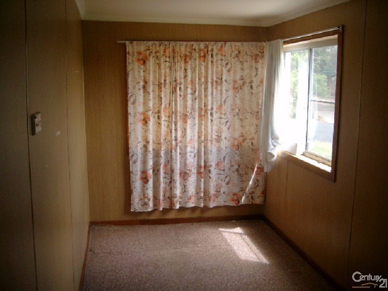 11 Howard Street, Parkes NSW 2870