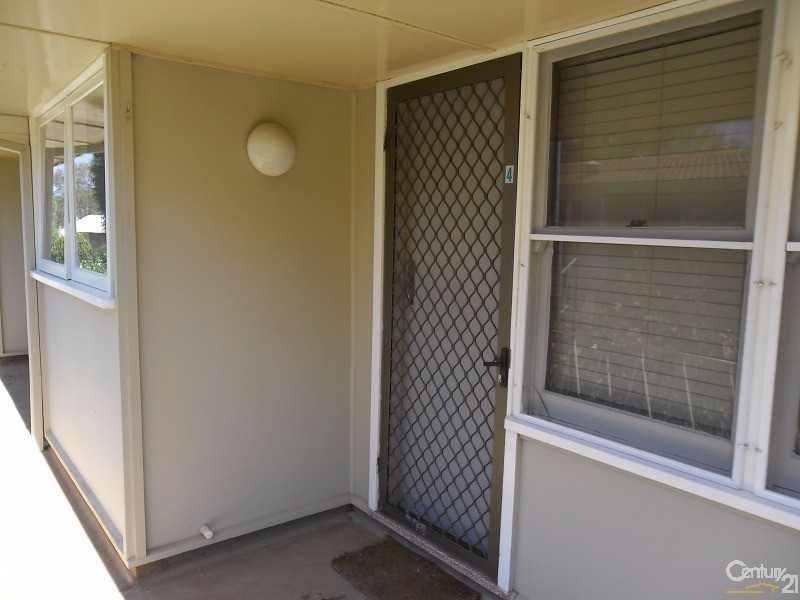 4/12 Gallop Ave, Parkes NSW 2870