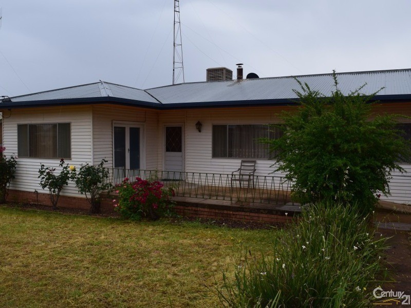 8 Hinkler Street, Tullamore NSW 2874