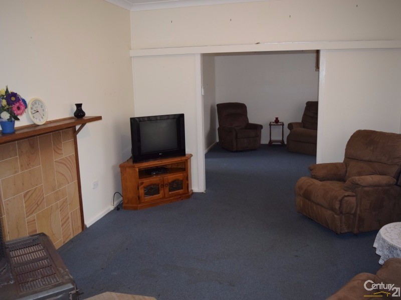 8 Hinkler Street, Tullamore NSW 2874